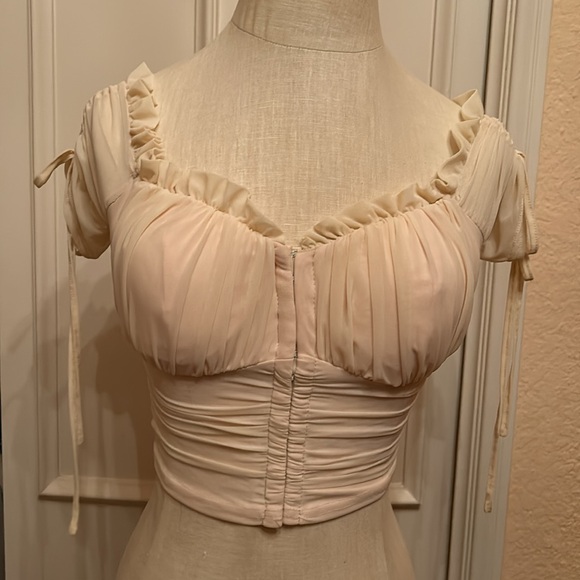 Windsor Hooked In Ruched Crop Top - Picture 5 of 8